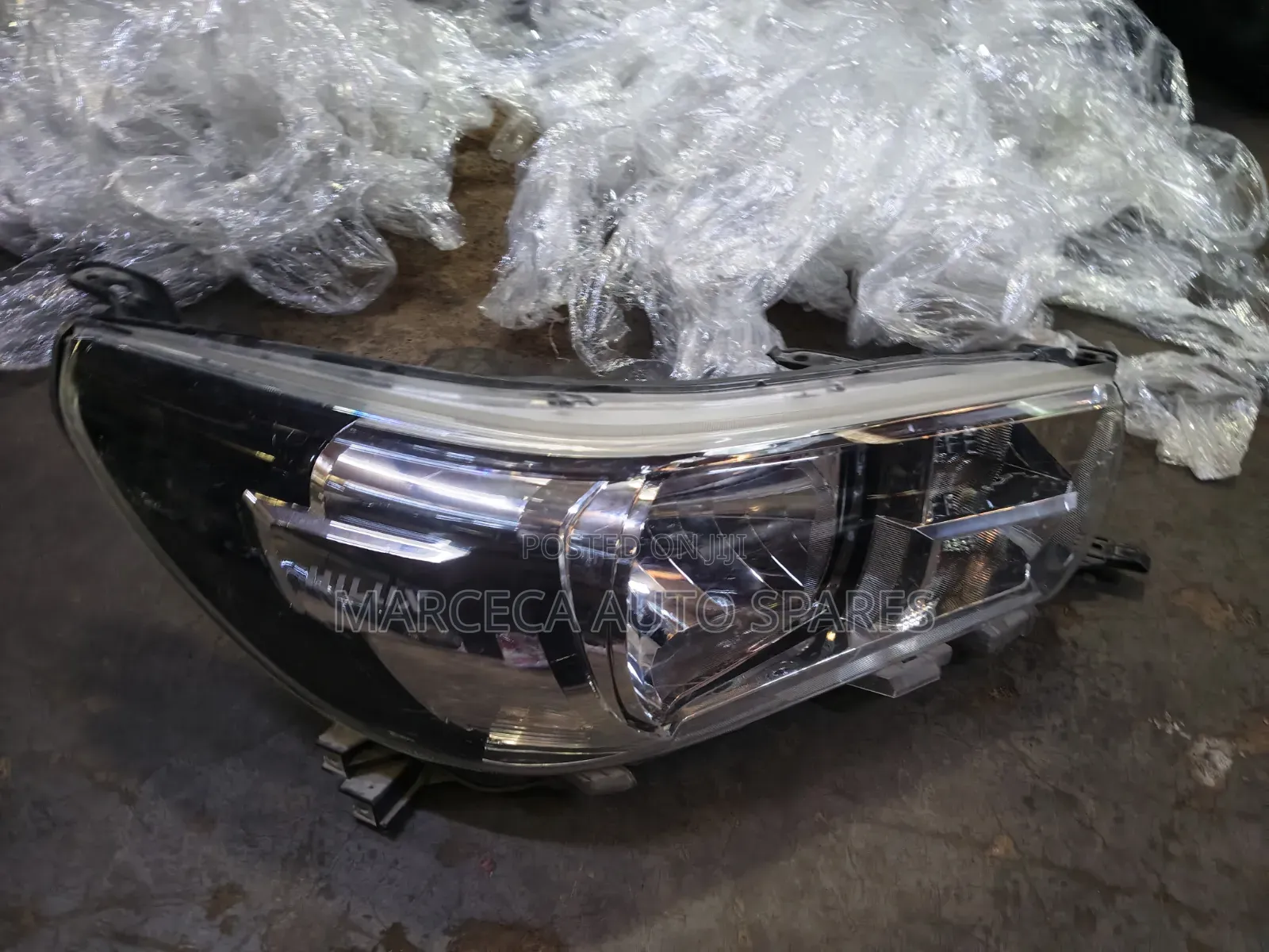 Headlight Hilux Vigo