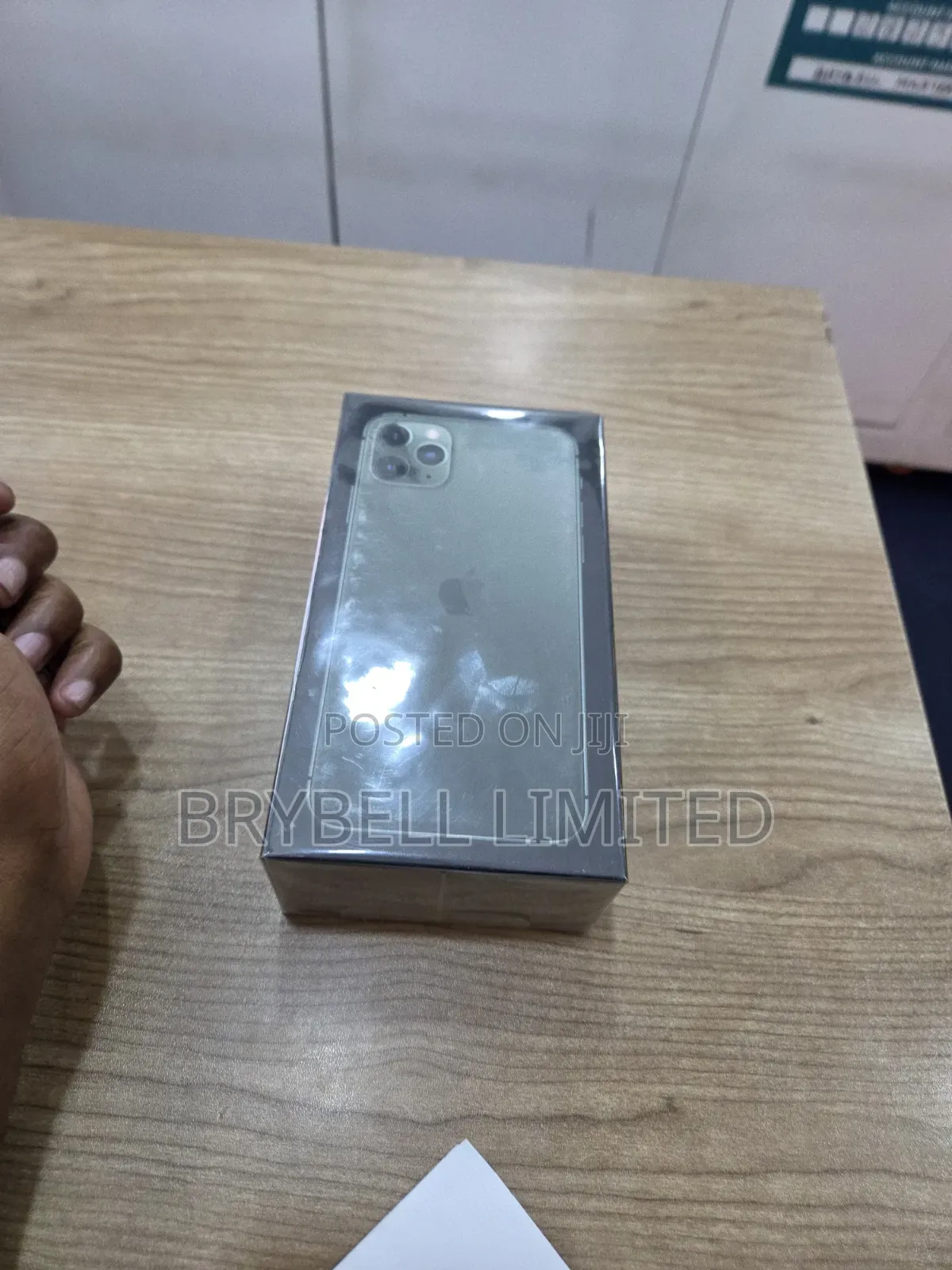 New Apple iPhone 11 Pro Max 256 GB Green