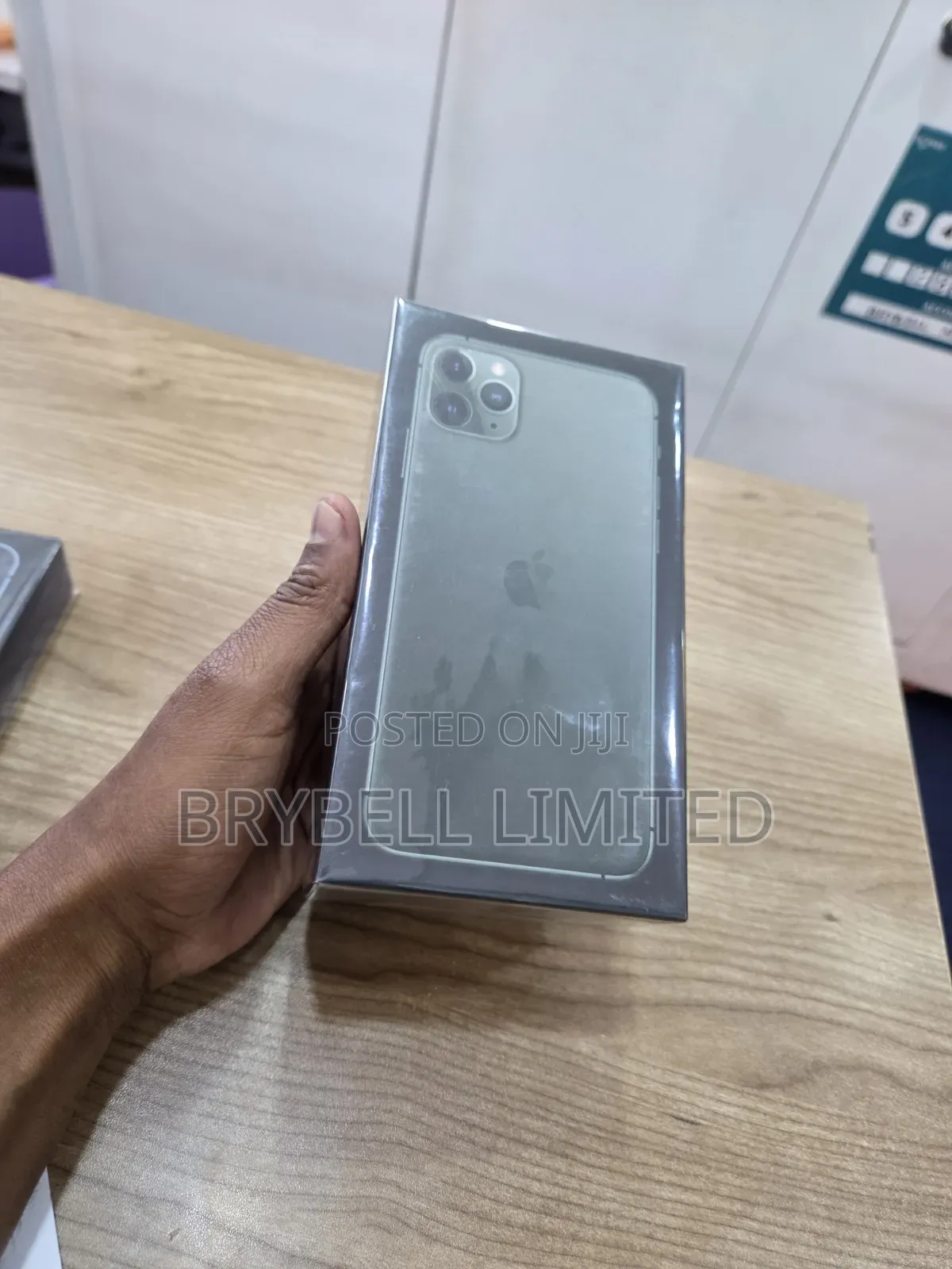 New Apple iPhone 11 Pro Max 256 GB Green