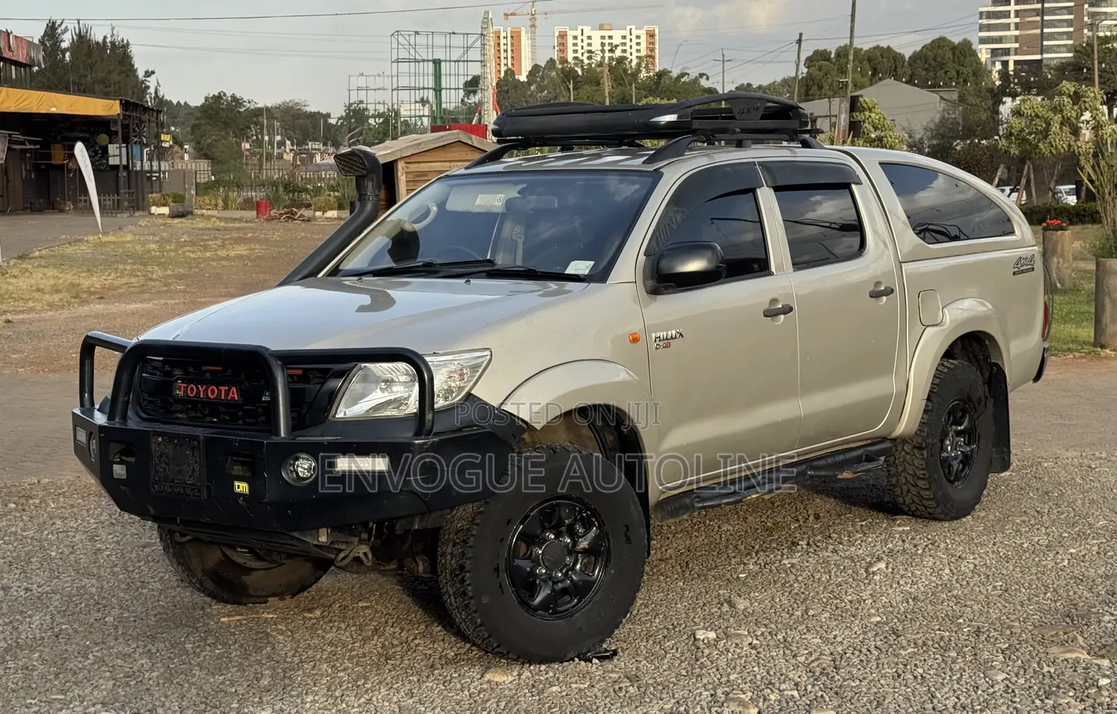 Toyota Hilux 2011 Gold