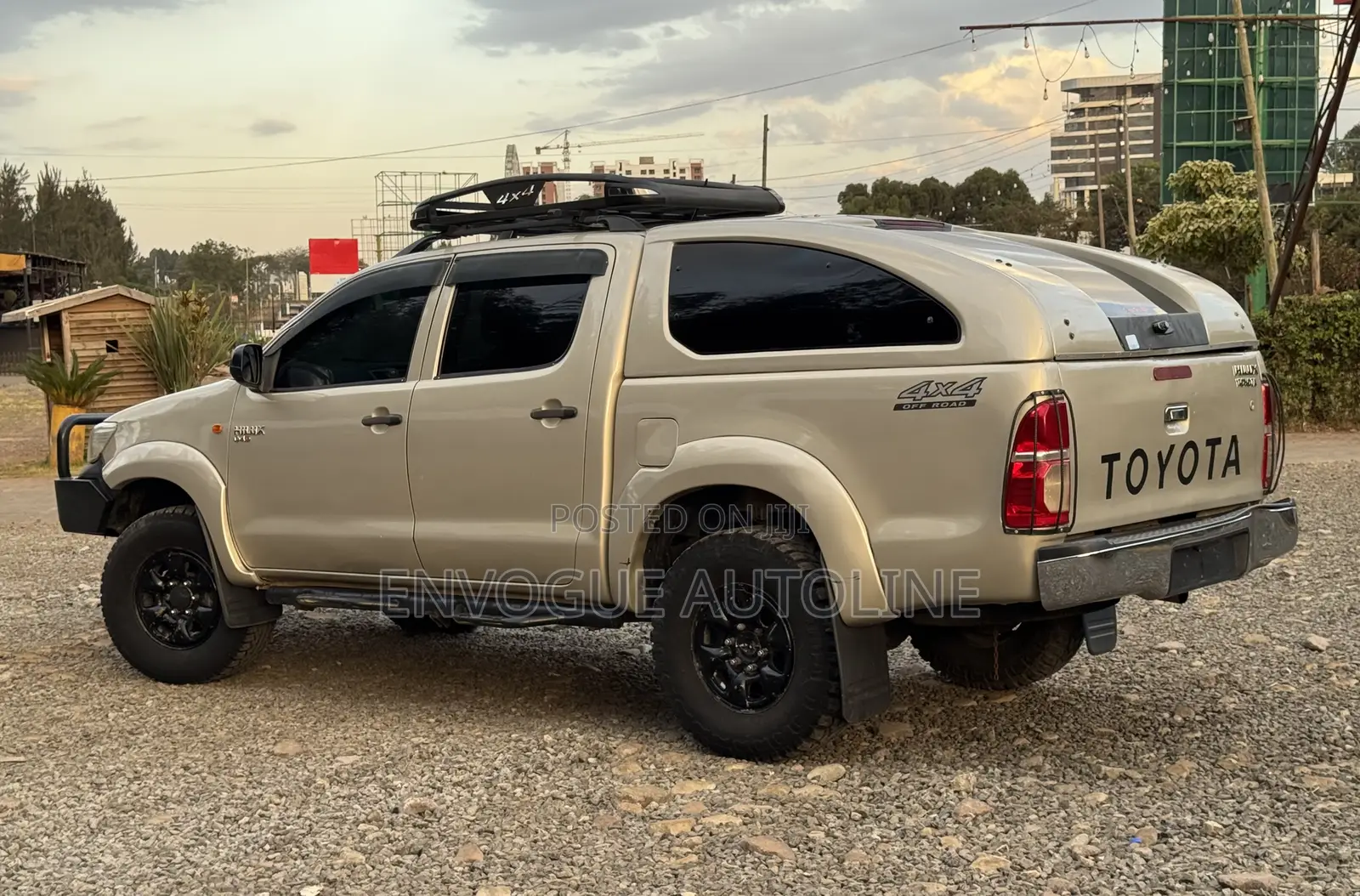 Toyota Hilux 2011 Gold