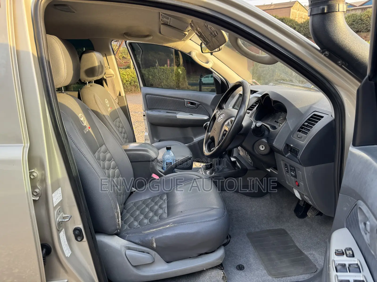 Toyota Hilux 2011 Gold