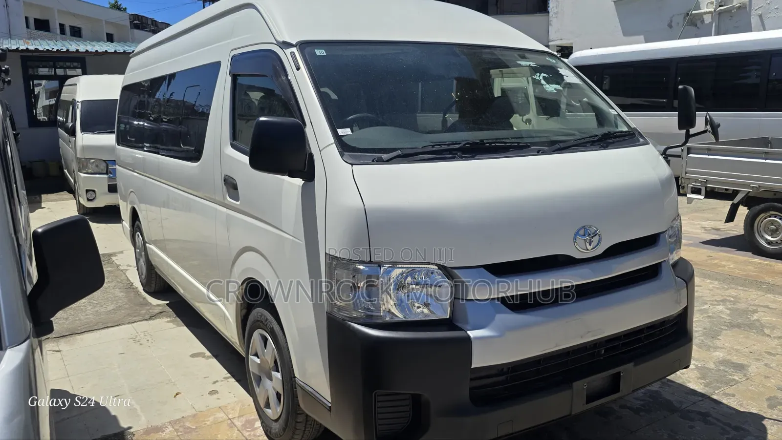 Toyota HiAce 2019 White