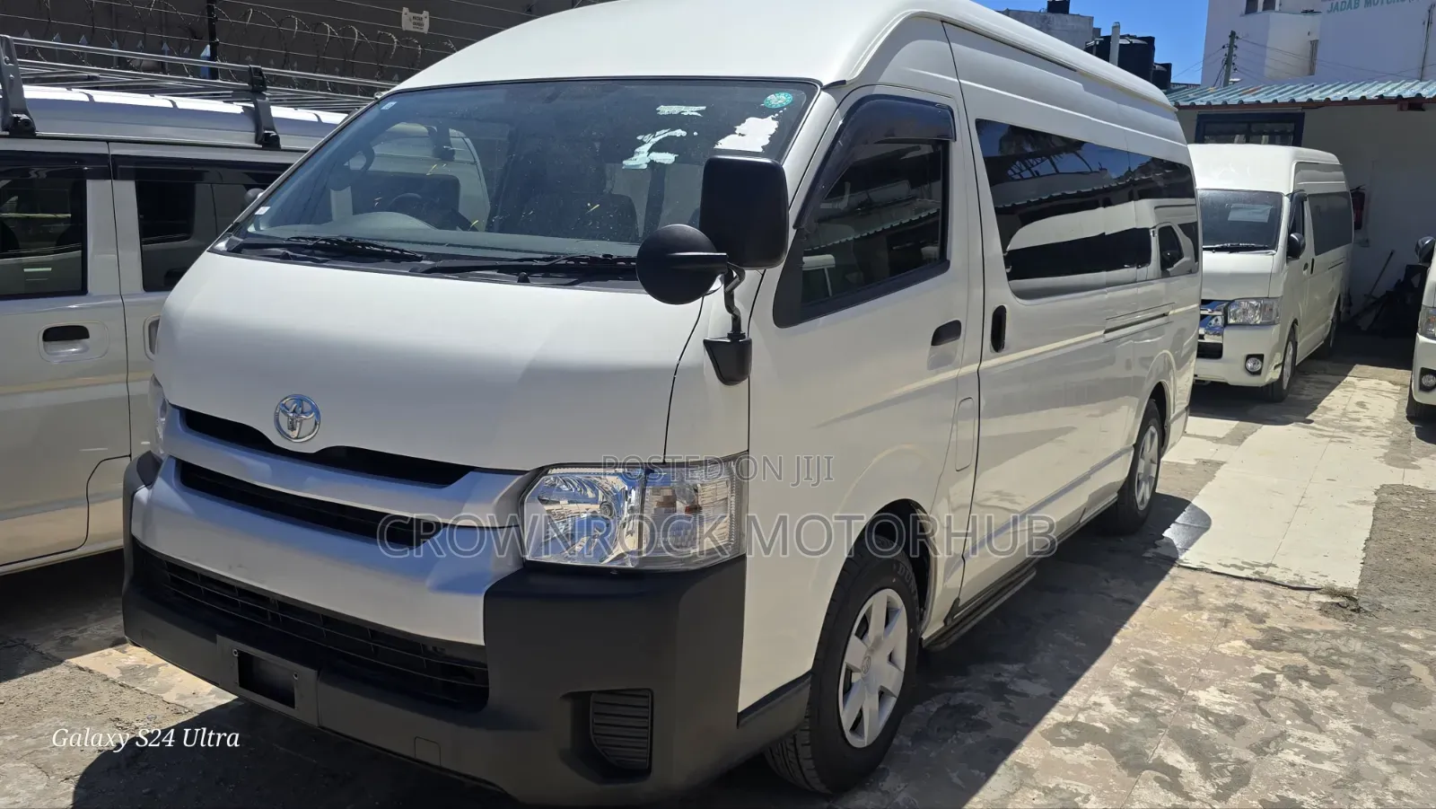 Toyota HiAce 2019 White