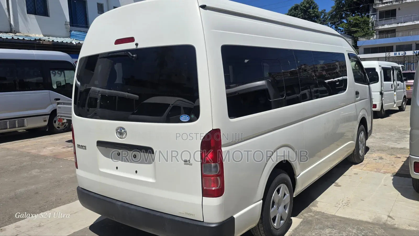 Toyota HiAce 2019 White