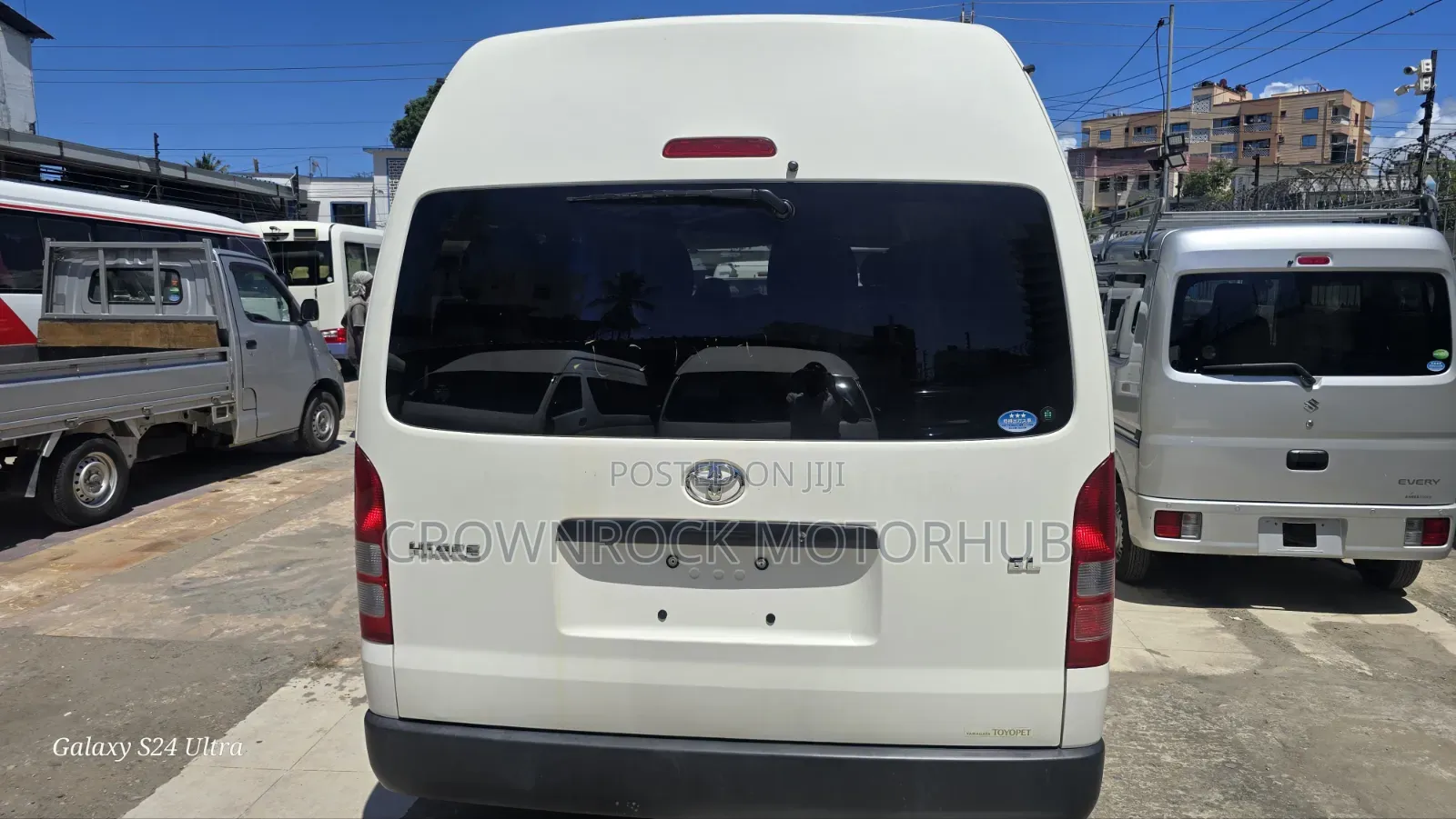 Toyota HiAce 2019 White