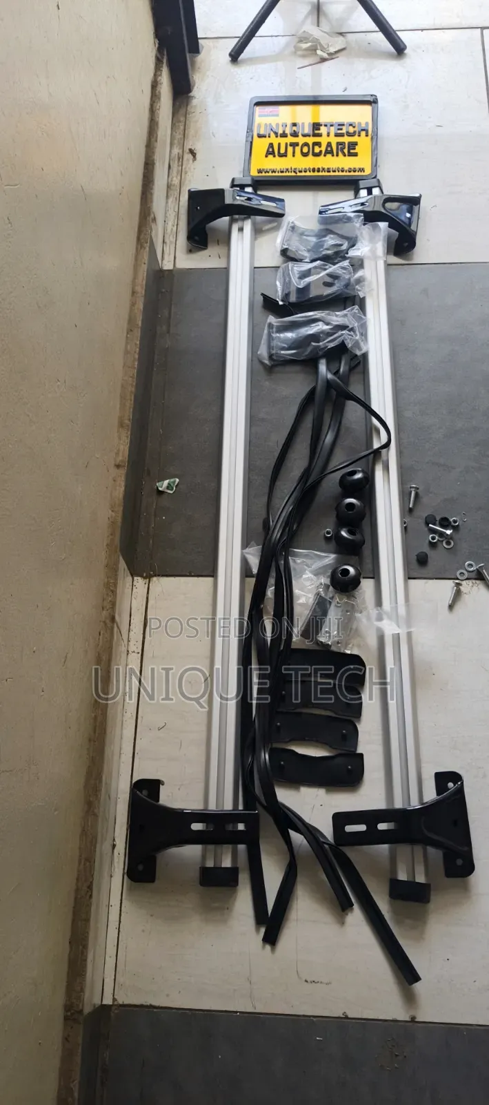 Car Universal Aluminum Roof Crossbar Carrier Without Key Lock