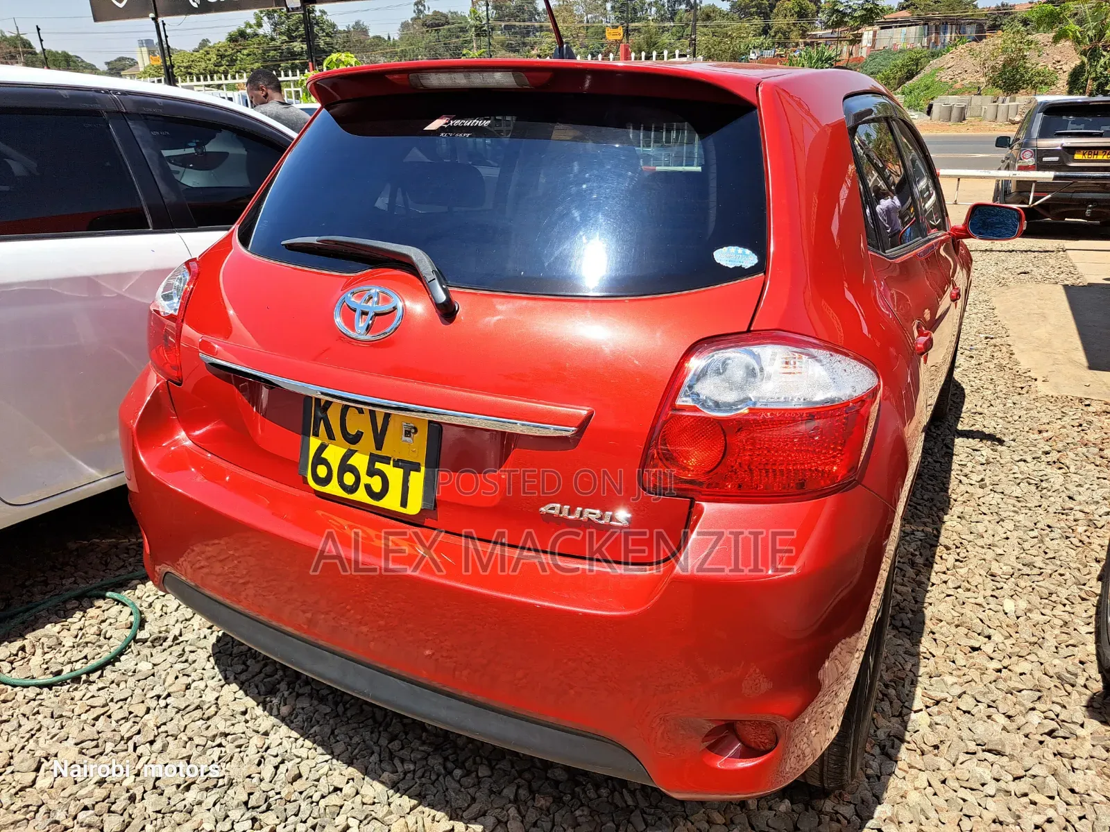 Toyota Auris 2011 Red