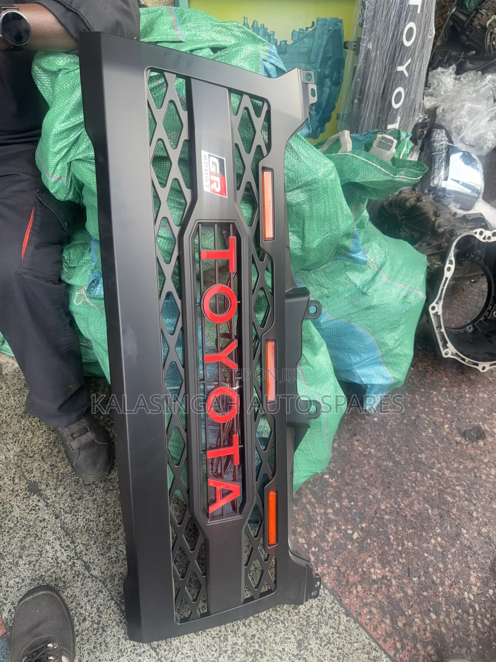 Hiace 7l Aftermarket Front Grill