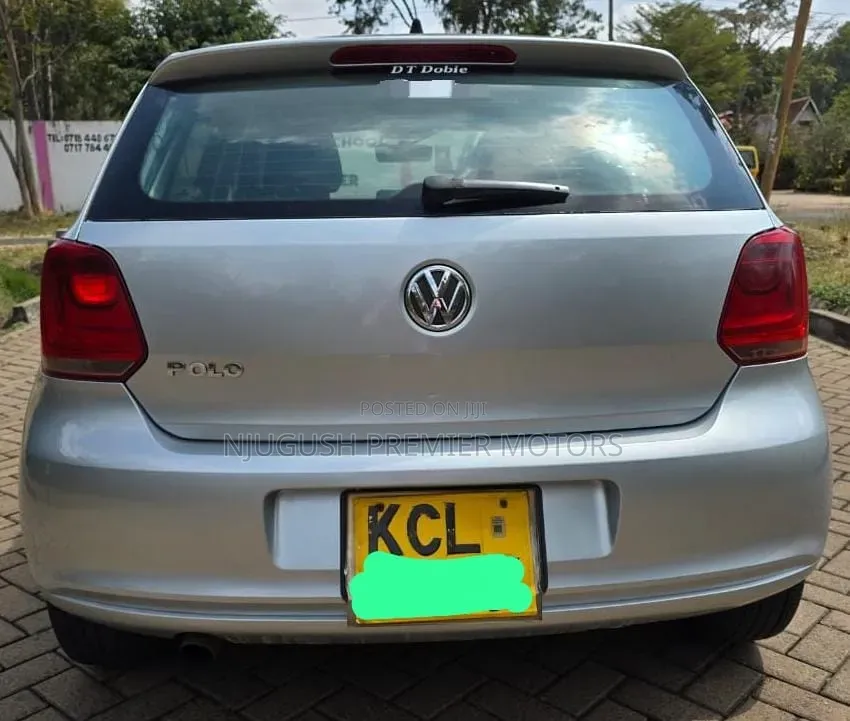 Volkswagen Polo 2011 Silver