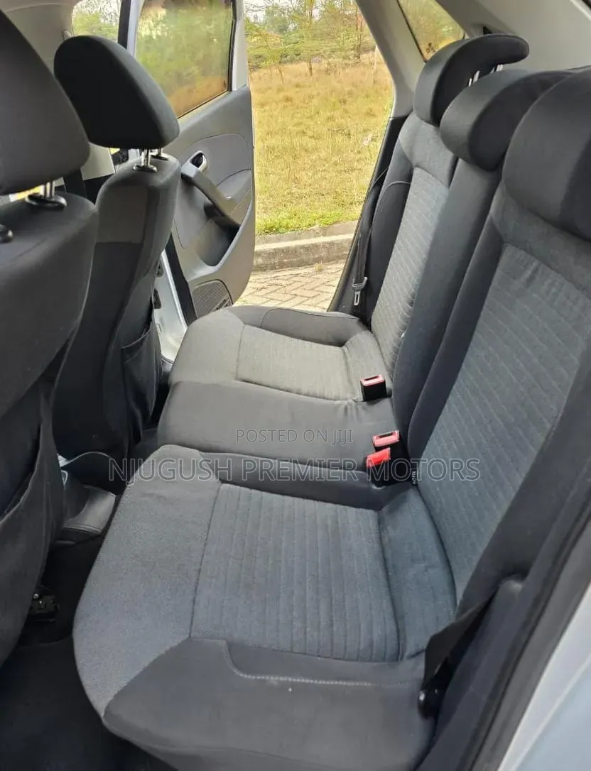 Volkswagen Polo 2011 Silver
