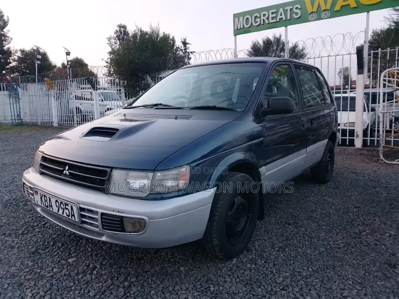 Mitsubishi RVR 1998 Blue