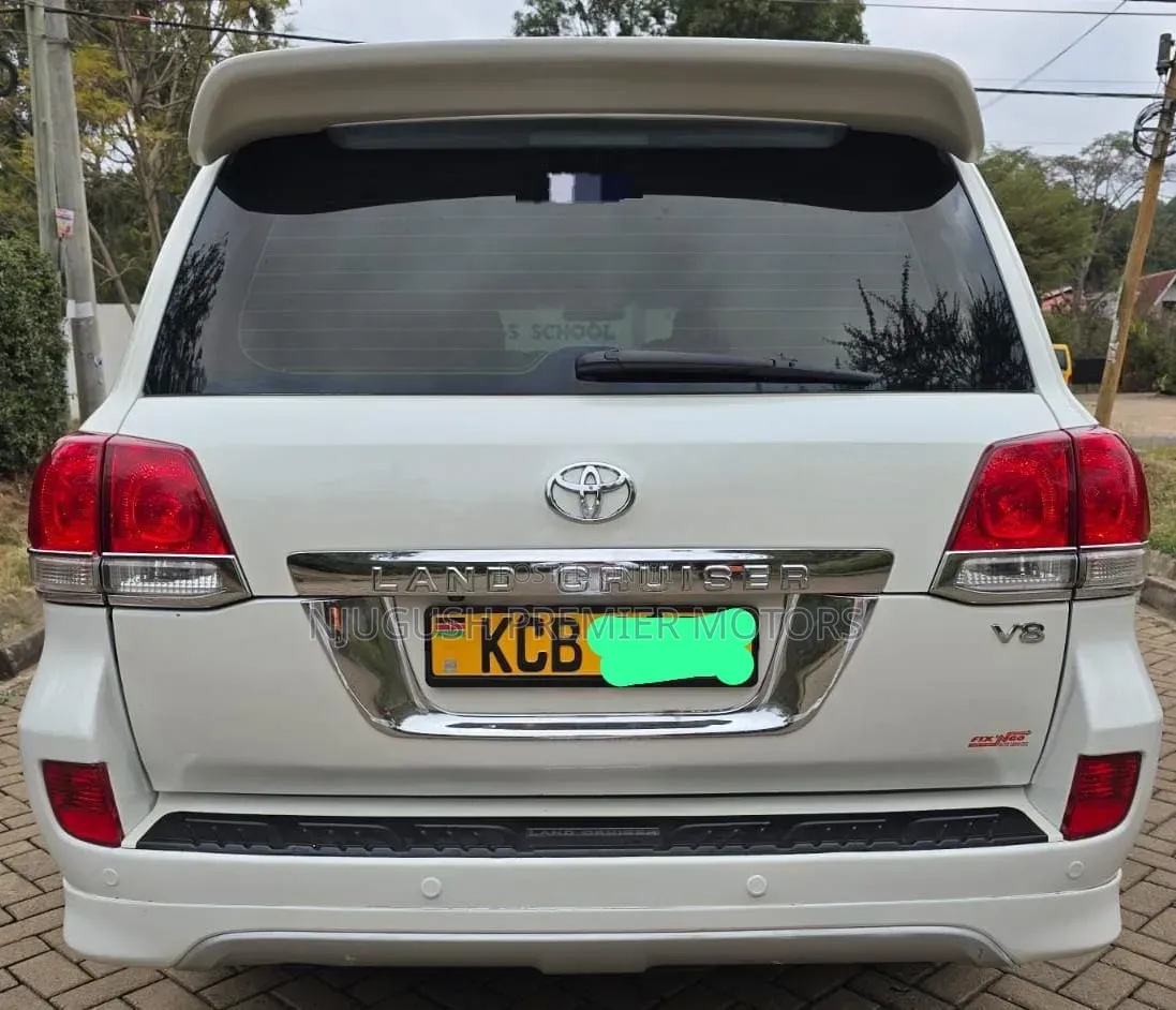 Toyota Land Cruiser 2008 White