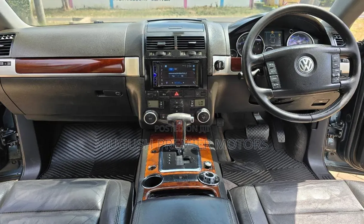 Volkswagen Touareg 2006 Gray