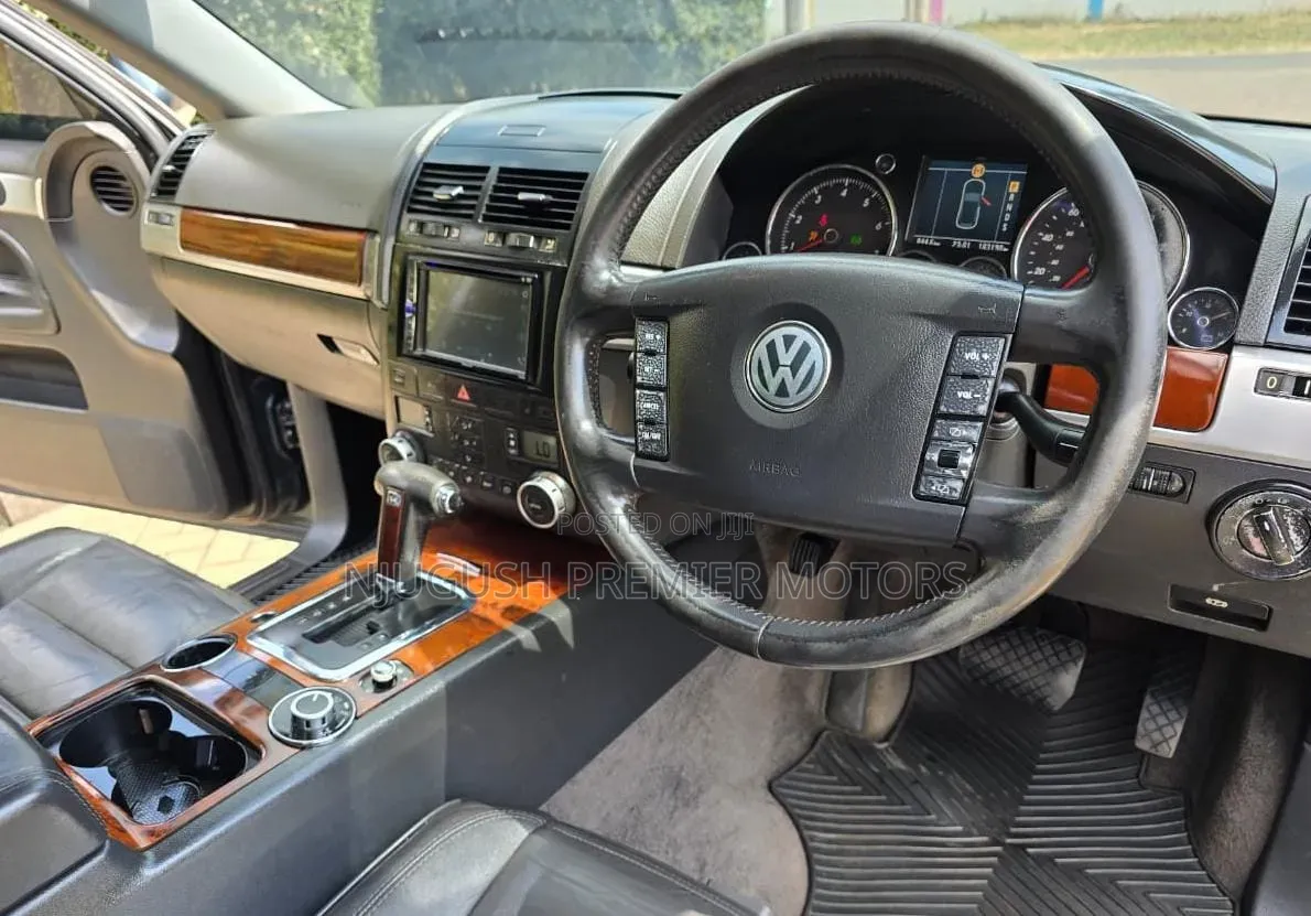 Volkswagen Touareg 2006 Gray