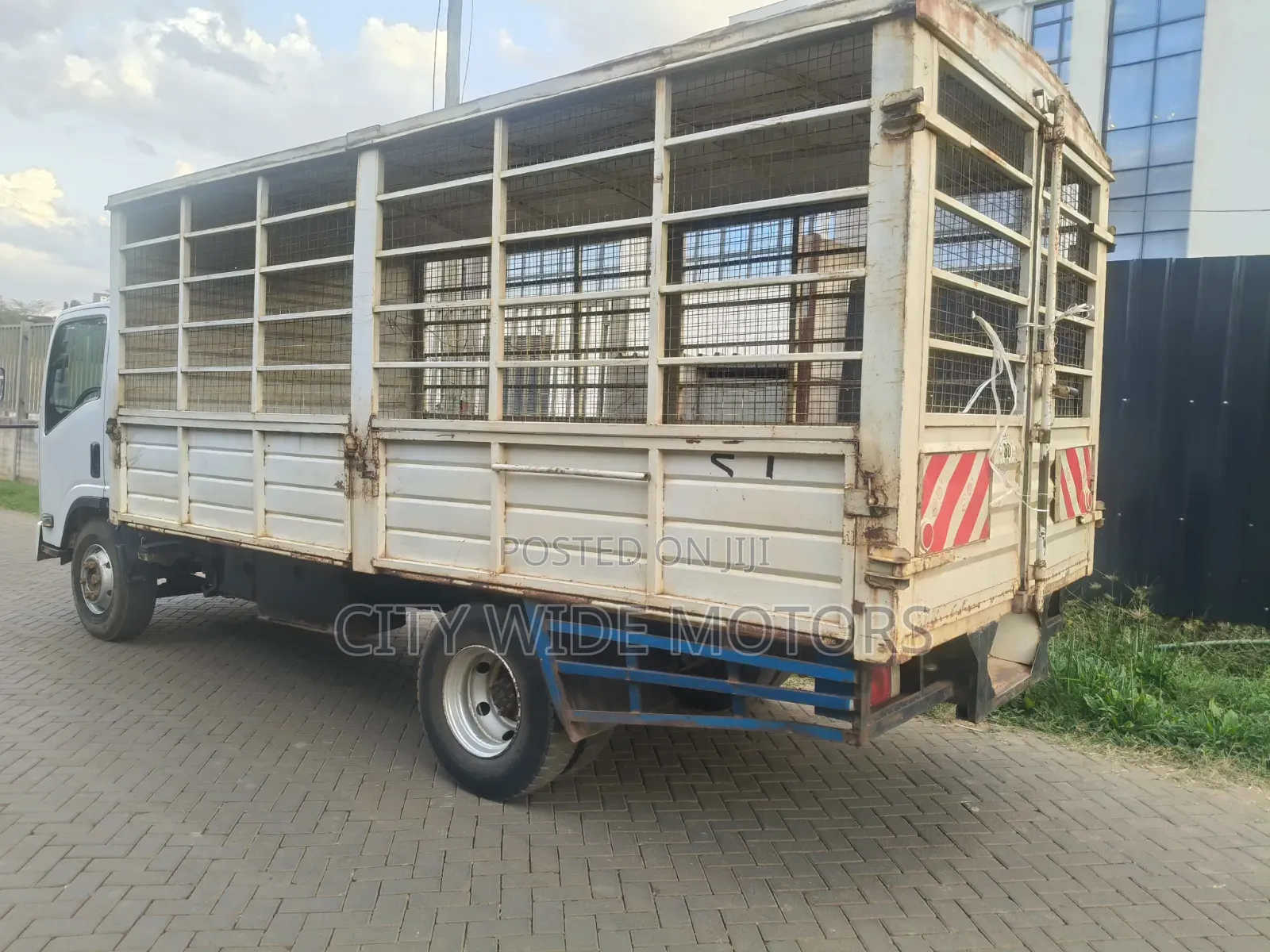 Isuzu NQR 2022