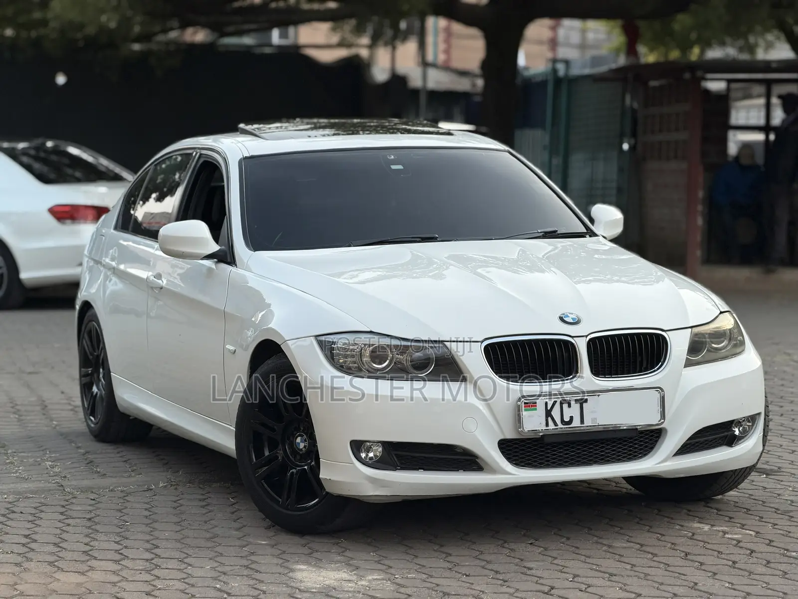 BMW 320i 2011 White