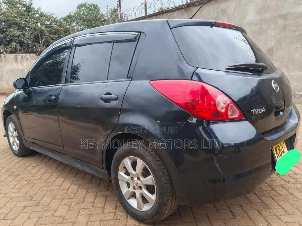 Nissan Tiida 2011 Black