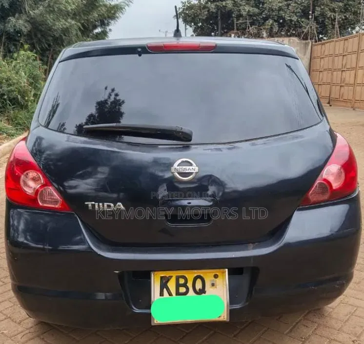 Nissan Tiida 2011 Black
