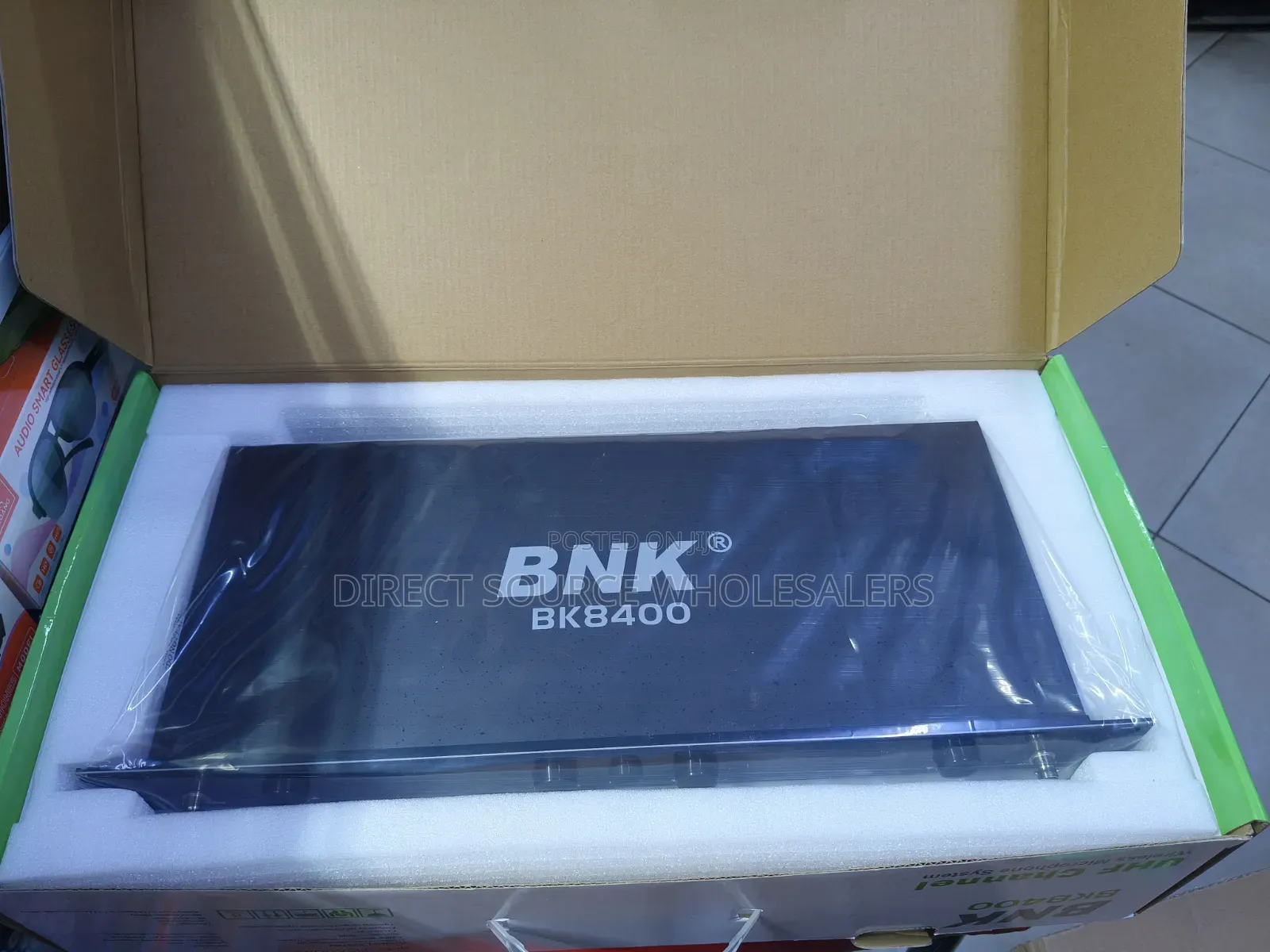 BNK BK8400 4-in-1 Wireless Microphone System