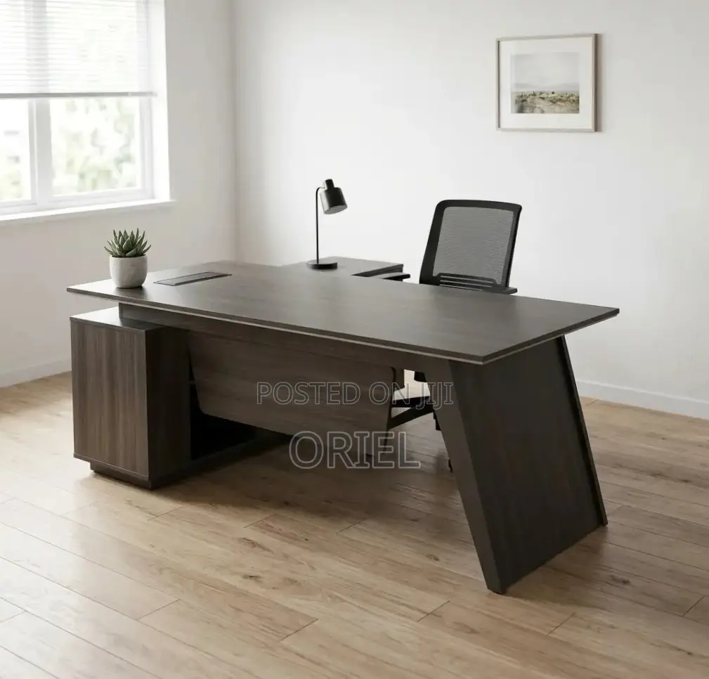 Office Desk : 1.6M Modern Design Office C.E.O Desk