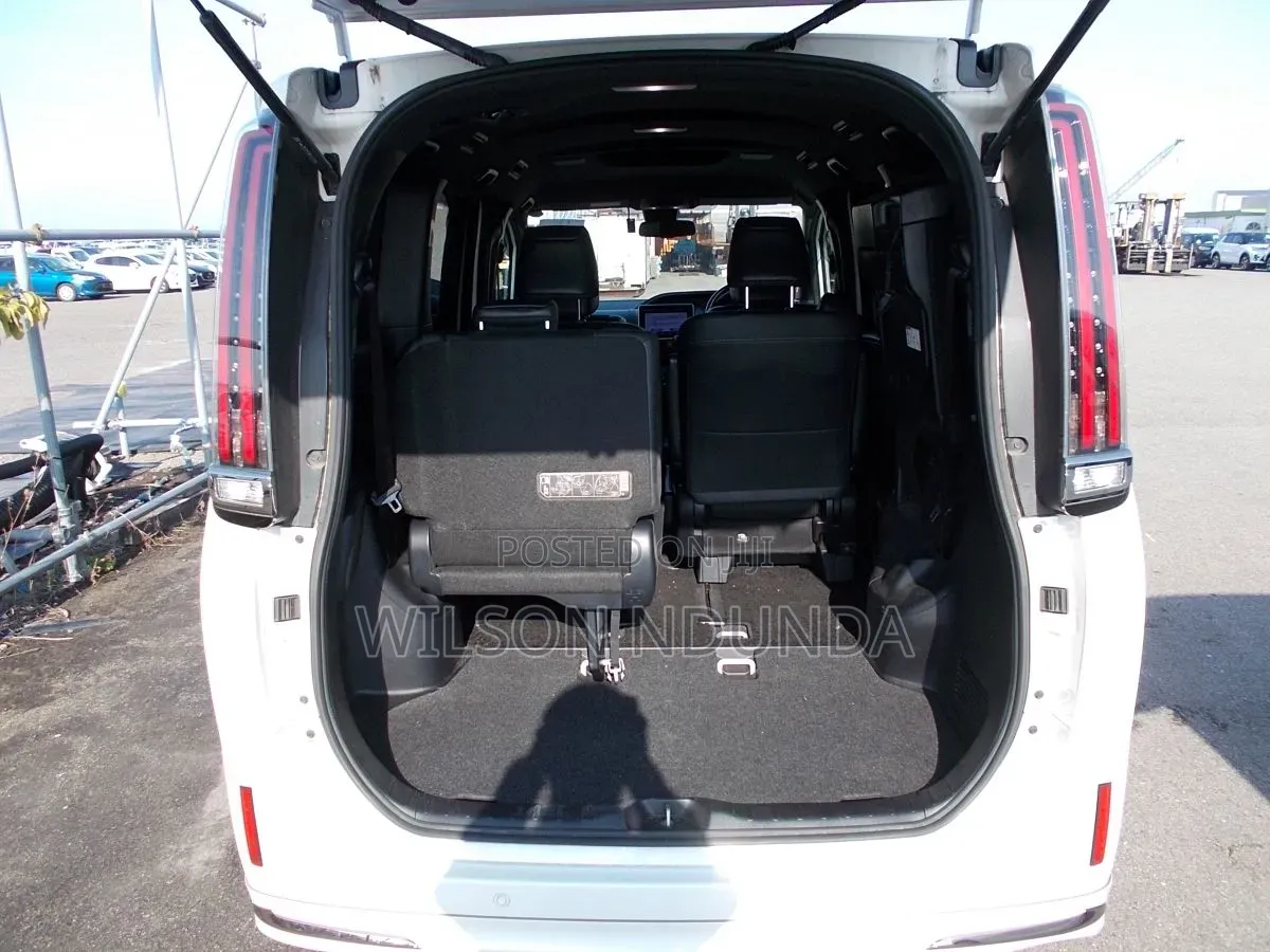 Toyota Esquire 2019 White