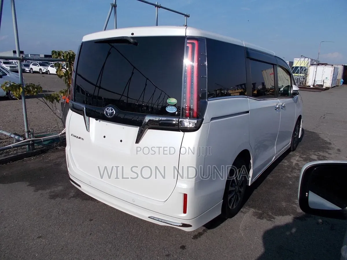 Toyota Esquire 2019 White