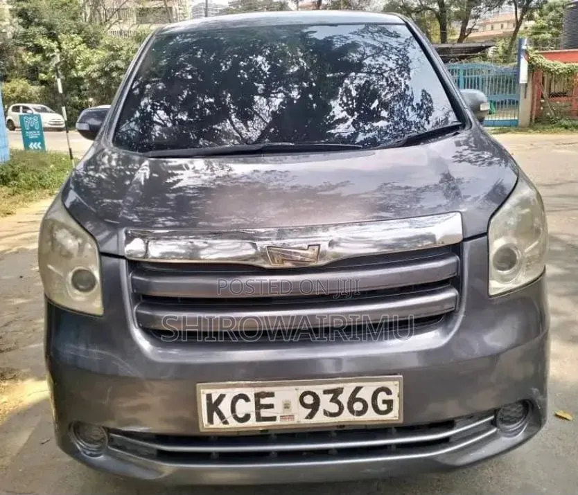 Toyota Noah 2008 Gray