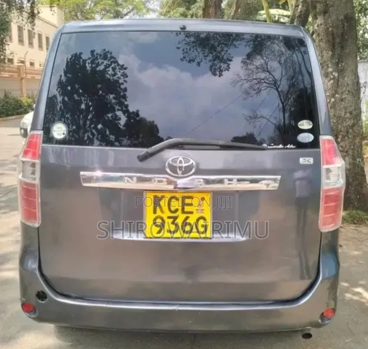 Toyota Noah 2008 Gray