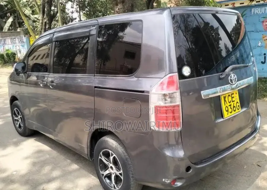 Toyota Noah 2008 Gray