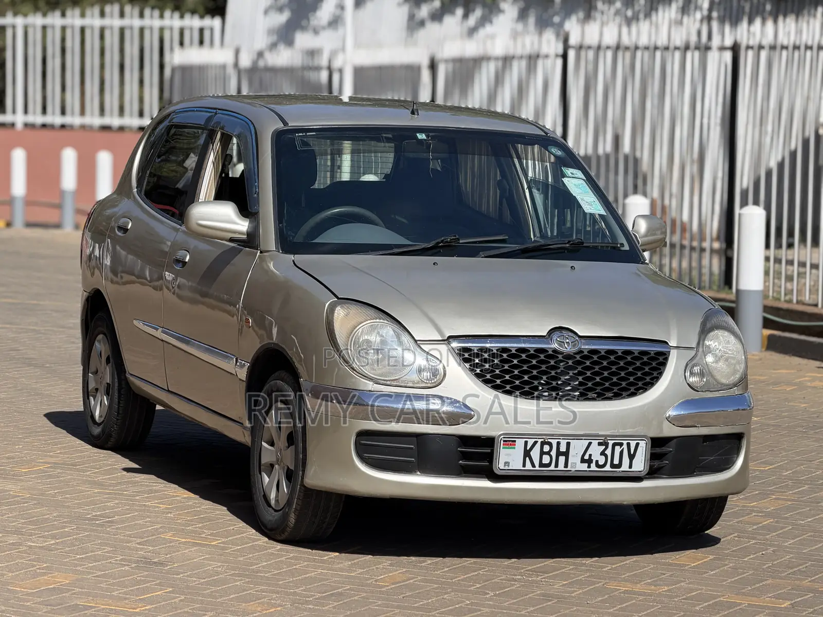 Toyota Duet 2001 Silver
