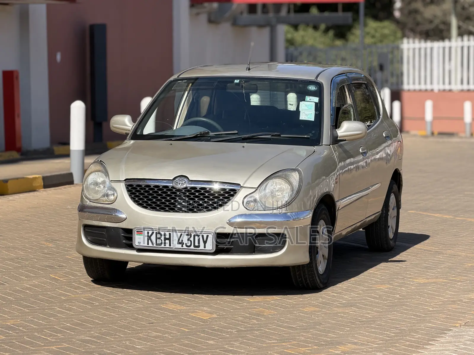 Toyota Duet 2001 Silver