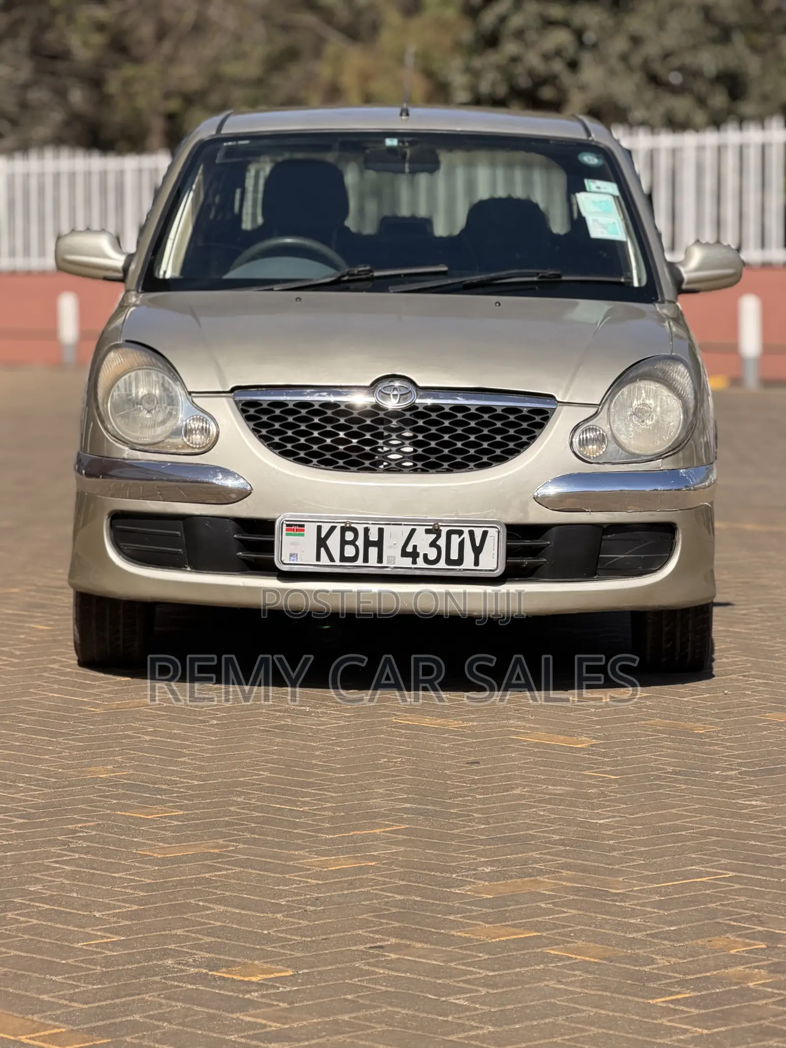 Toyota Duet 2001 Silver