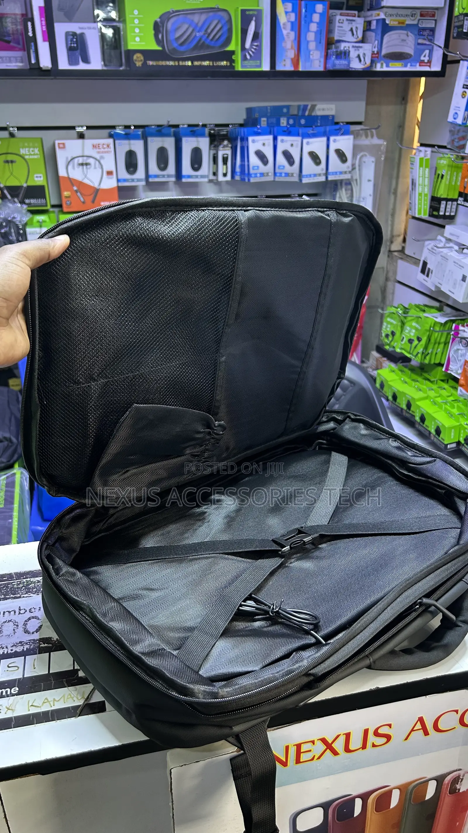 Oraimo MegaCarry OHDB-001 Expandable Waterproof Laptop Backpack