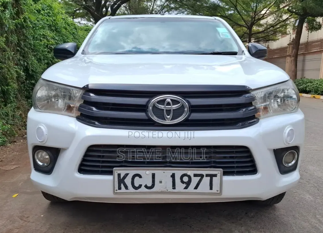 Toyota Hilux 2016 White