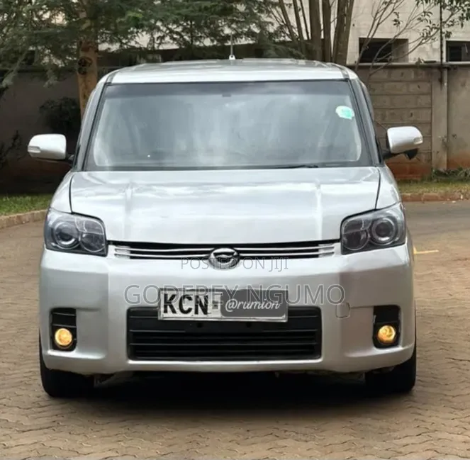 Toyota Corolla Rumion 2010 Silver
