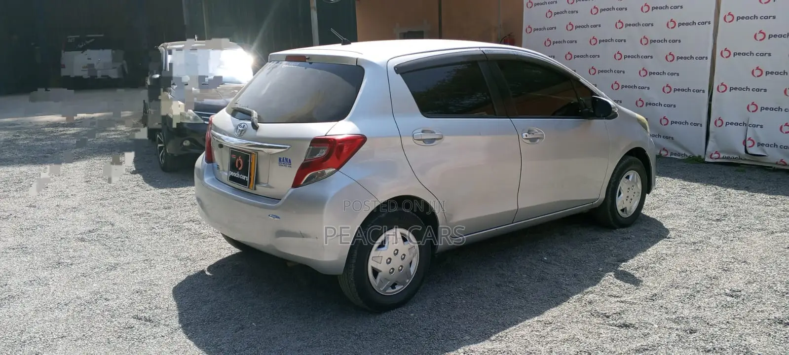 Toyota Vitz 2015 Silver