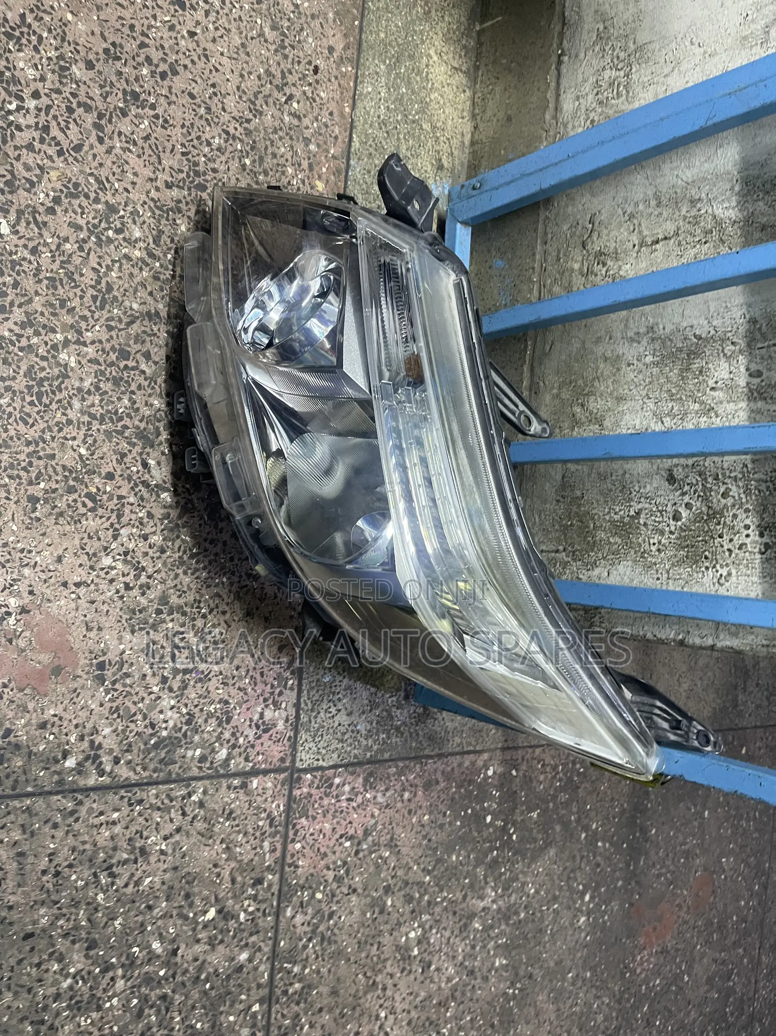 Toyota Noah 2015 Headlight