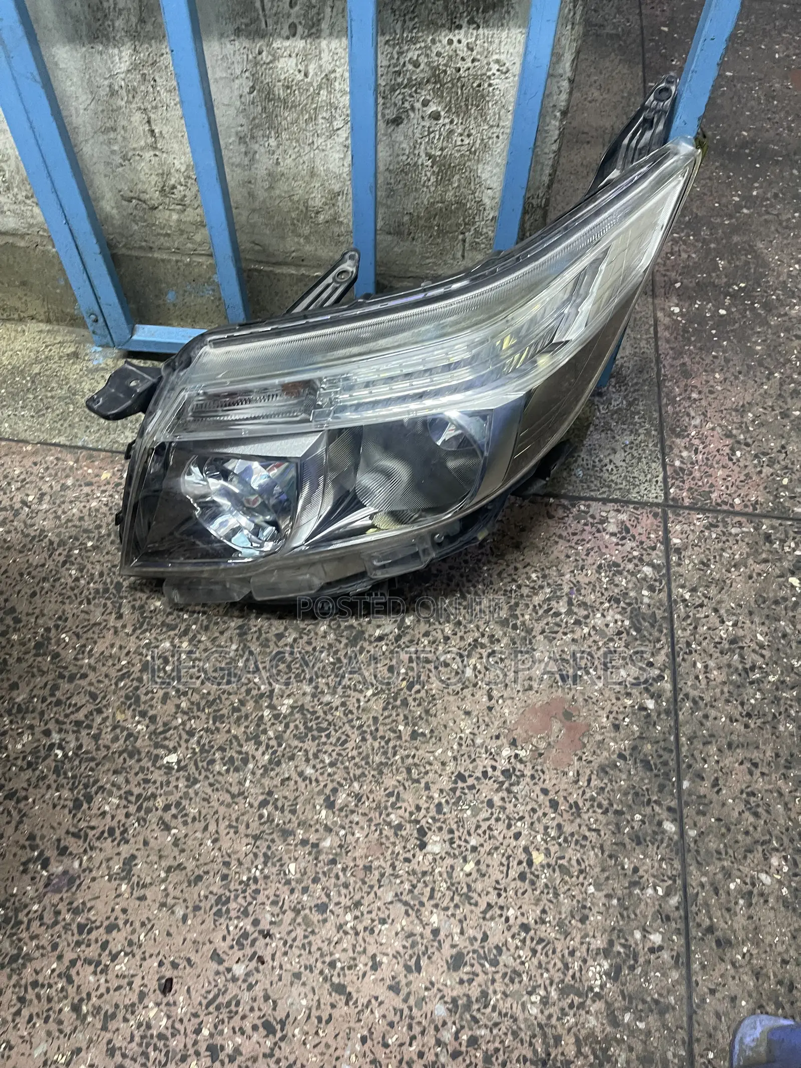 Toyota Noah 2015 Headlight