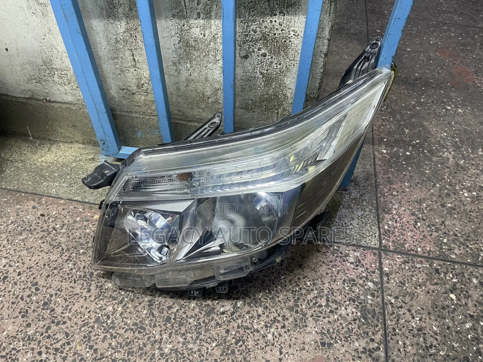 Toyota Noah 2015 Headlight