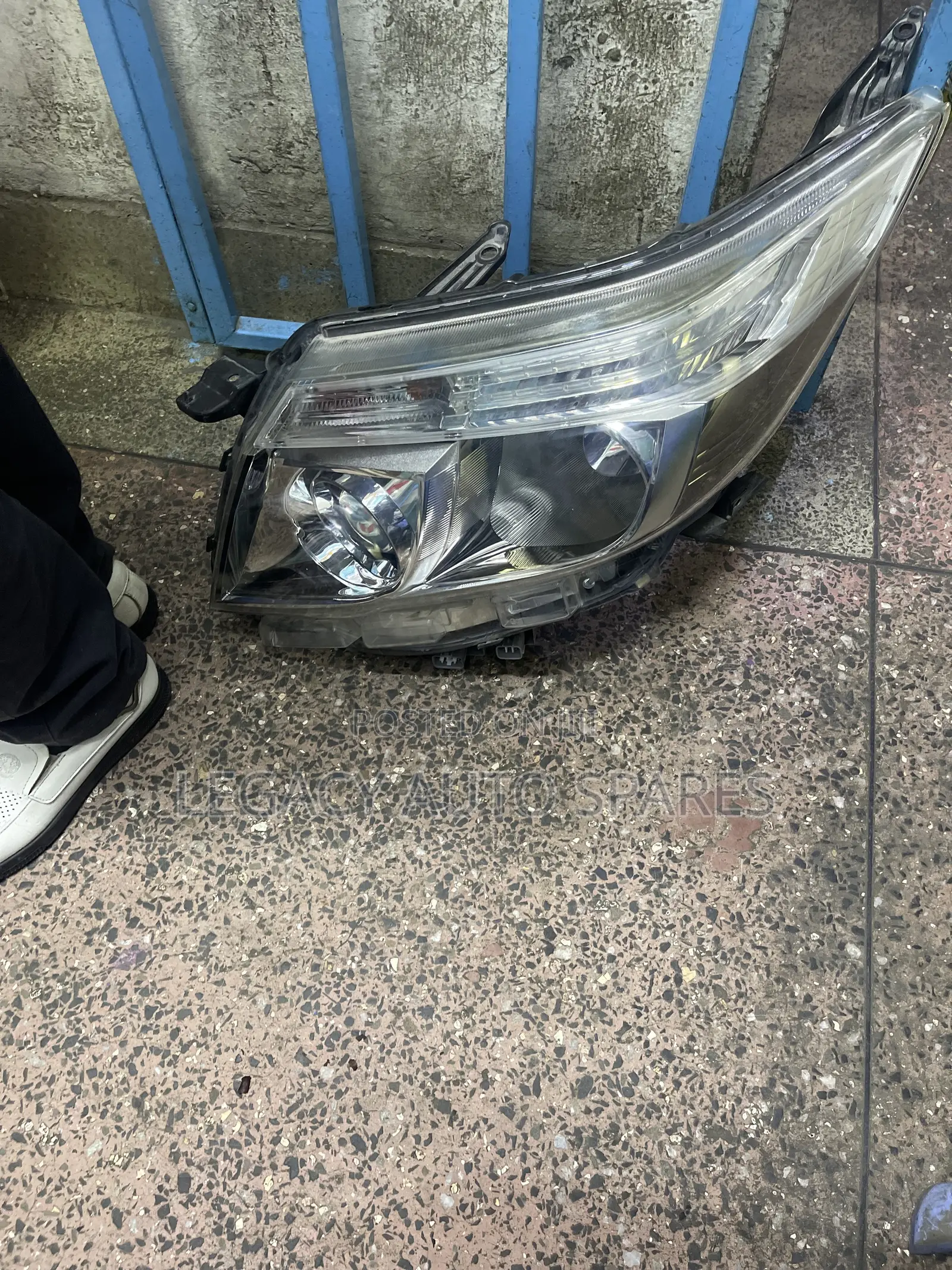 Toyota Noah 2015 Headlight