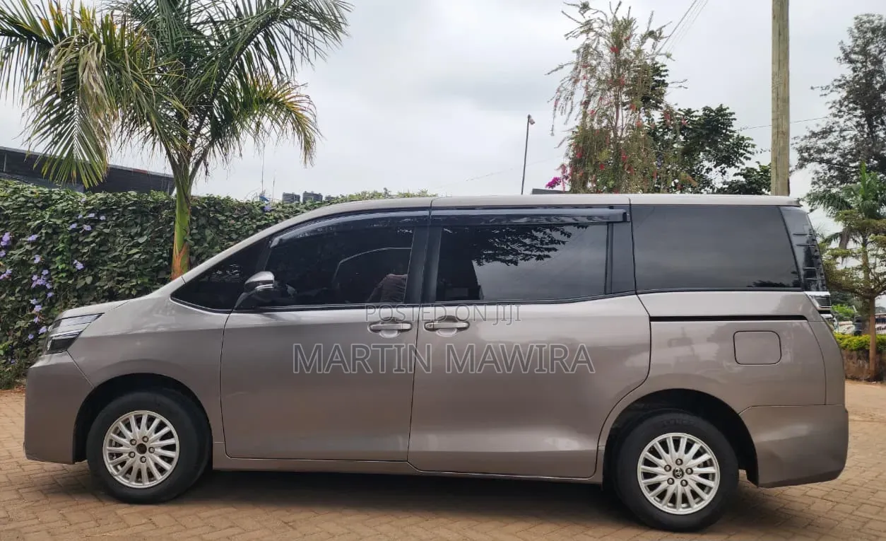Toyota Voxy 2018 Gray