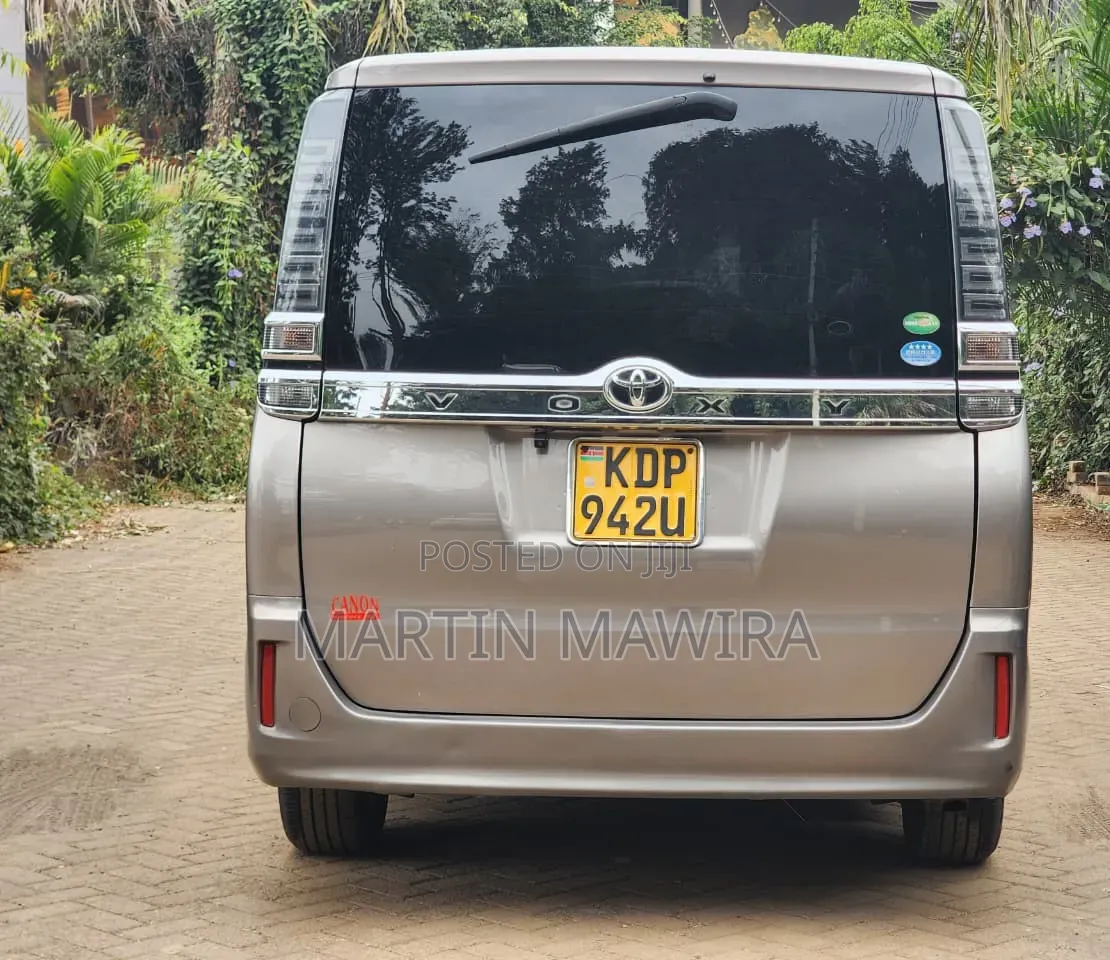 Toyota Voxy 2018 Gray