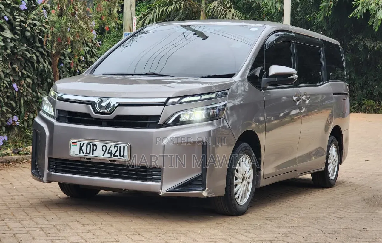 Toyota Voxy 2018 Gray