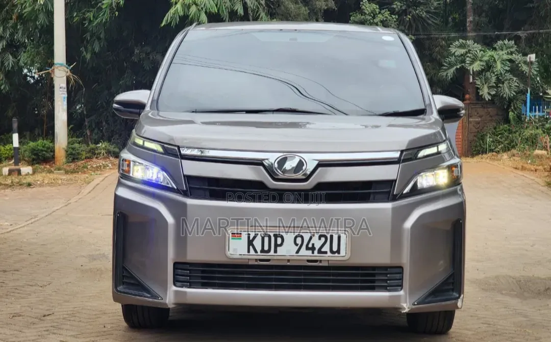 Toyota Voxy 2018 Gray