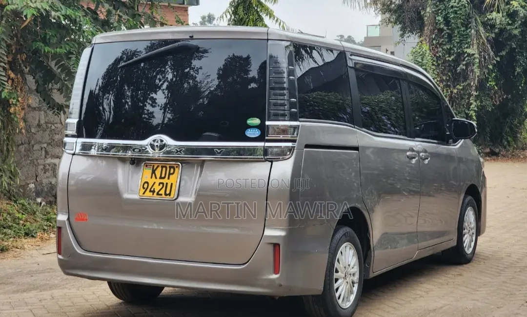 Toyota Voxy 2018 Gray