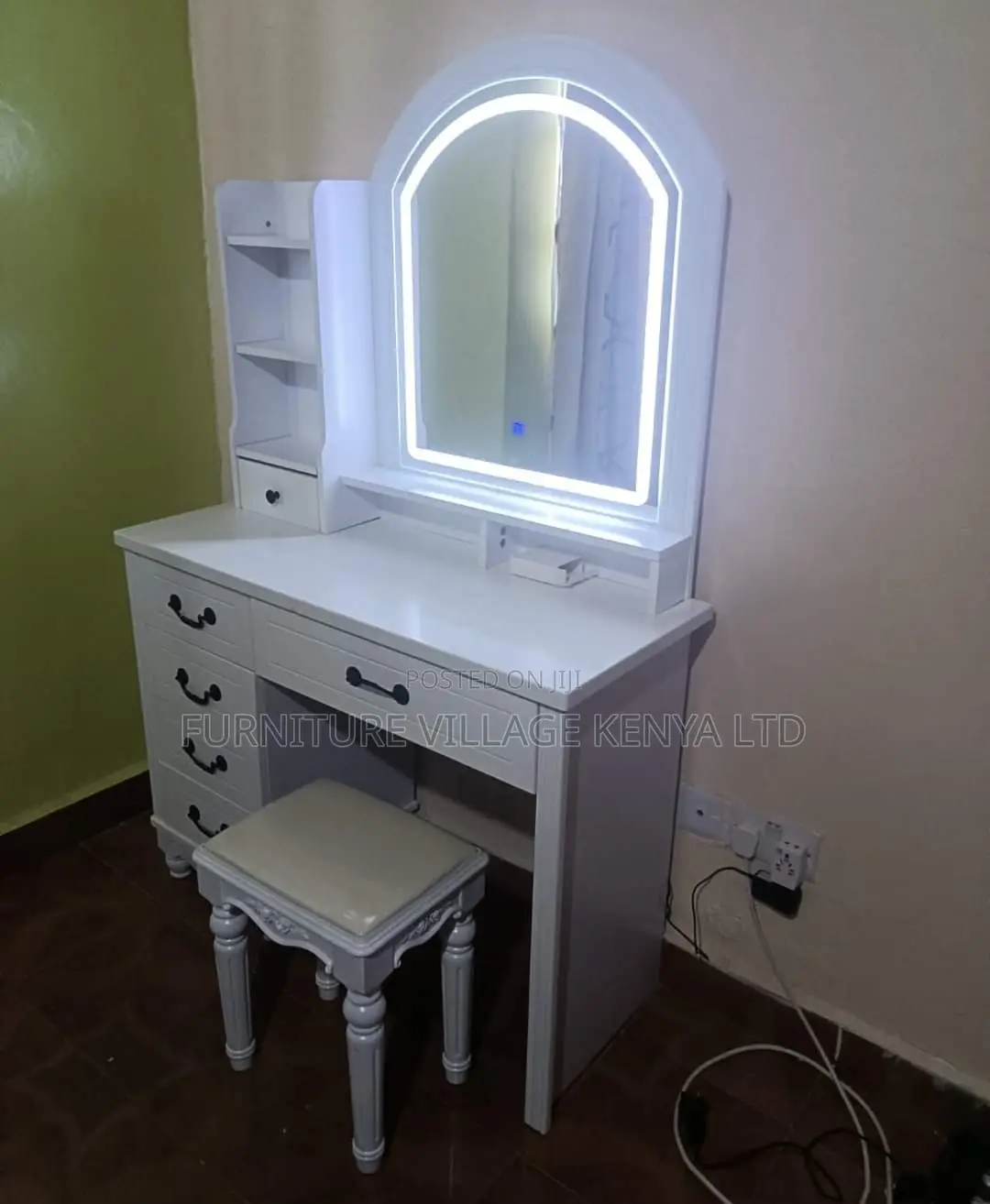 Dresser; Lighted Bedroom Dressing Table With Storage