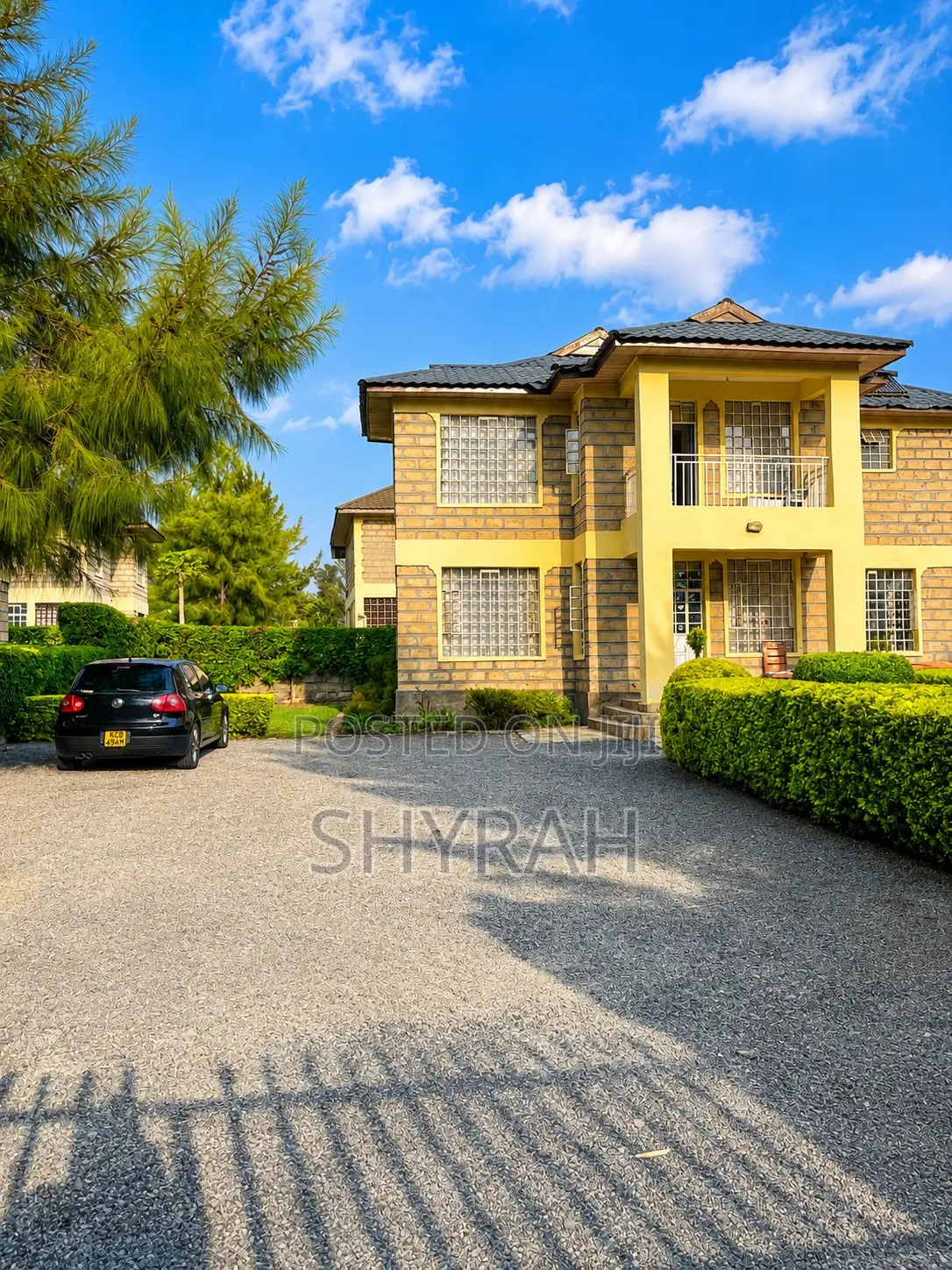 Airbnb 4 Bedroom Villa With a Pool and Lake Accesss