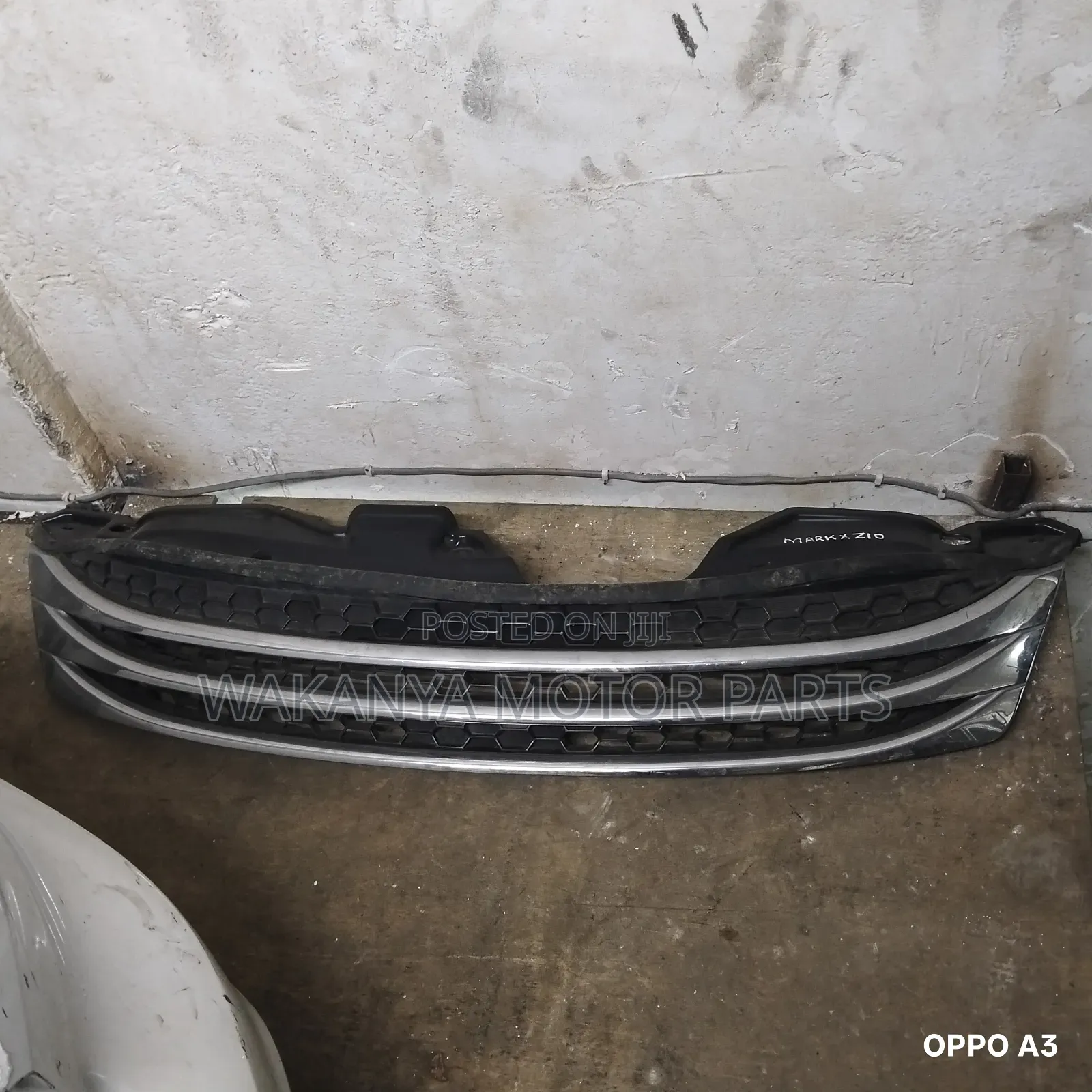 Toyota Mark X Zio Grille, Model 2010. Clean Ex Japan Motor Parts