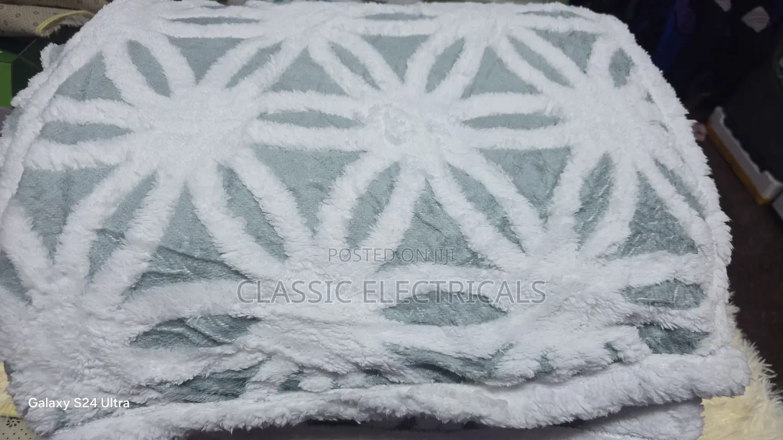6*6 Throw Blankets Very Warm at Ksh2099.